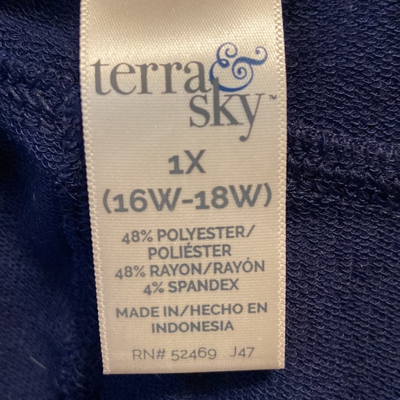 RUC Terra & Sky Women's Plus Size Pull-On Knit Shorts, US 1X (16W-18W) - Picture 5 of 6